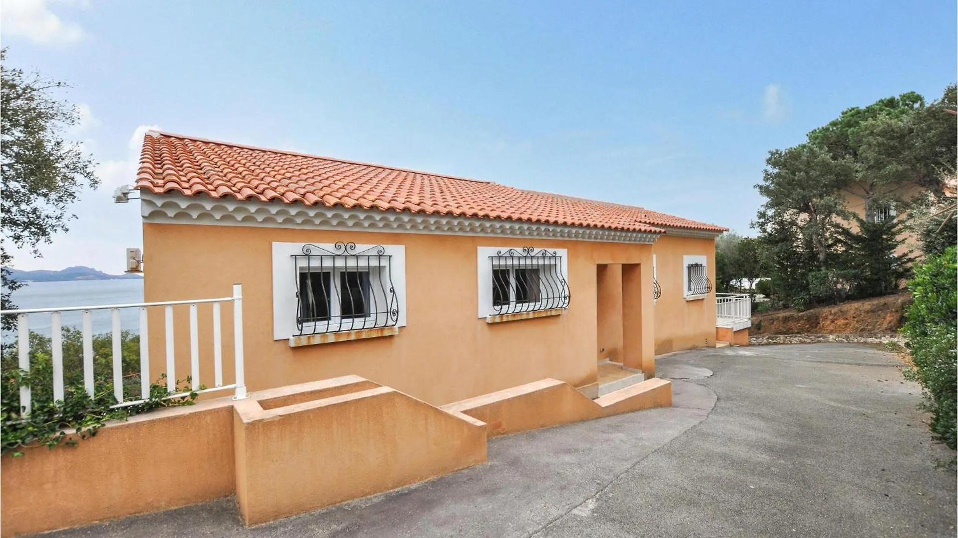 Awesome Home In Roquebrune-Sur-Argens With Wi-Fi Saint-Peire-sur-Mer 0*,