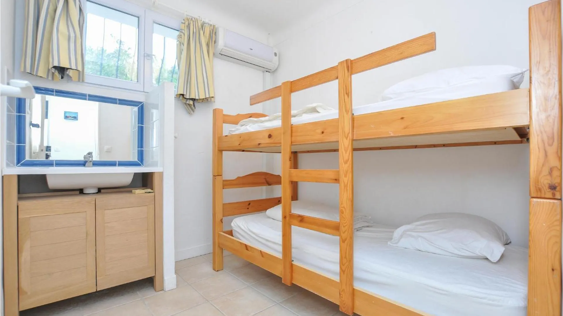 Awesome Home In Roquebrune-Sur-Argens With Wi-Fi Saint-Peire-sur-Mer Holiday home