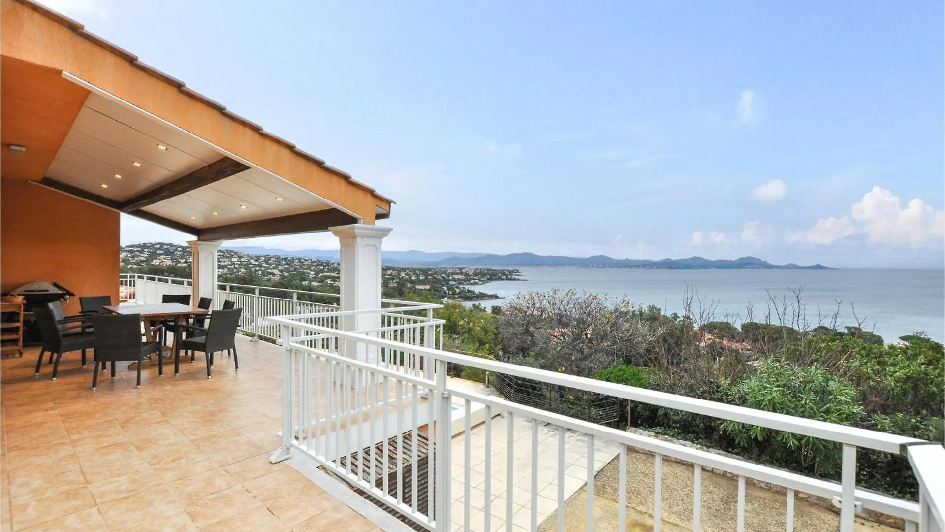 Semesterbostad Awesome Home In Roquebrune-Sur-Argens With Wi-Fi Saint-Peïre-sur-Mer Frankrike